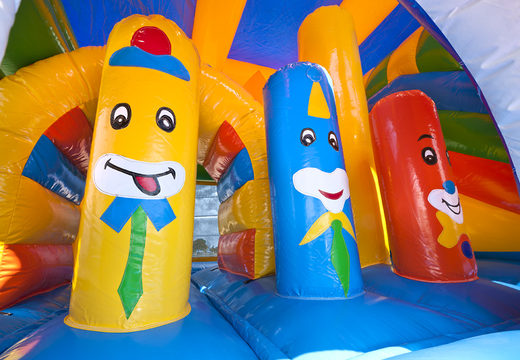 Mittelgroße aufblasbare multiplay-hüpfburg mit rutsche im clown-design für kinder. Bestellen sie aufblasbare hüpfburgen online bei JB-Hüpfburgen Deutschland