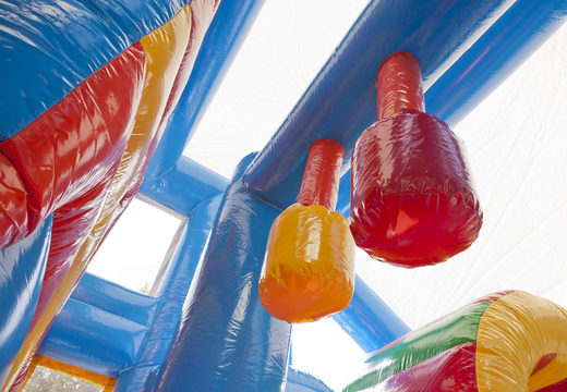 Mittelgroße aufblasbare hüpfburg mit haimotiv für kinder. Bestellen sie aufblasbare hüpfburgen online bei JB-Hüpfburgen Deutschland