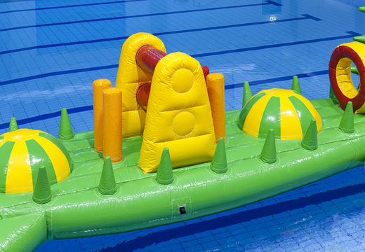 Kaufen sie aufblasbares schwimmbecken laufkrokodil 12 meter mit herausfordernden hindernisobjekten für jung und alt. Bestellen sie aufblasbare hindernisparcours jetzt online bei JB-Hüpfburgen Deutschland