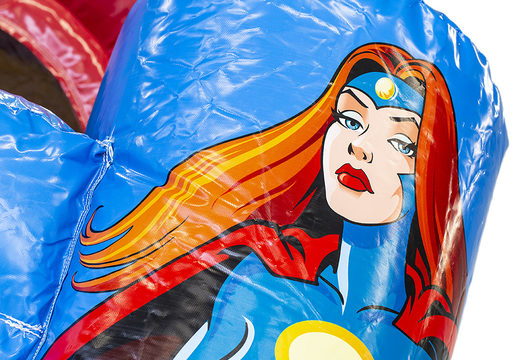 Mittelgroße aufblasbare multiplay-hüpfburg im superhelden-design mit rutsche für kinder. Bestellen sie aufblasbare hüpfburgen online bei JB-Hüpfburgen Deutschland