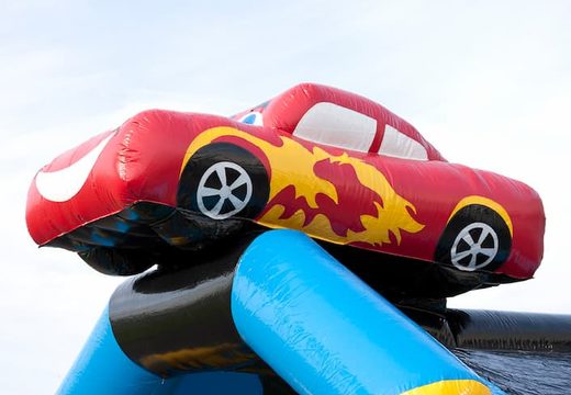 Bestellen sie multifun-hüpfburg im auto-design mit einer auffälligen 3D-figur oben für kinder. Kaufen sie aufblasbare hüpfburgen online bei JB-Hüpfburgen Deutschland