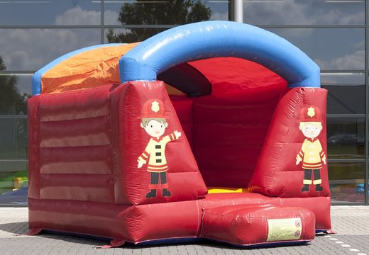 Bestellen Sie eine rote aufblasbare Hüpfburg mit Feuerwehrmotiv für Kinder
