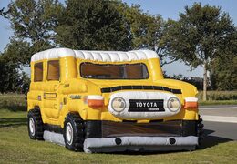 Bestellen sie eine maßgefertigte aufblasbare individuelle hüpfburgen Toyota Land Cruiser Autobedrijf van der Linde in Ihrer eigenen corporate identity bei JB-Hüpfburgen Deutschland. Hüpfburg werbung in allen formen und größen, hergestellt bei JB-Hüpfburgen Deutschland