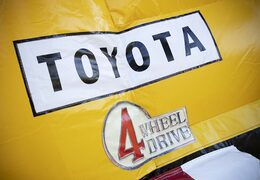 Maßgeschneiderte Toyota Land Cruiser Autobedrijf van der Linde individuelle hüpfburgen, geeignet für verschiedene veranstaltungen. Bestellen sie maßgefertigte hüpfburg werbung bei JB-Hüpfburgen Deutschland