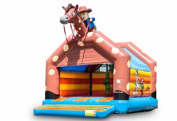Groot overdekt springkussen kopen in thema cowboy western voor kinderen. Bestel springkussens online bij JB Inflatables Nederland