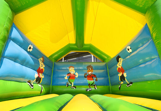 Kaufen sie eine hüpfburg in auffälligen farben mit einem großen 3D-objekt eines fußballs für kinder darauf. Kaufen sie aufblasbare hüpfburgen online bei JB-Hüpfburgen Deutschland