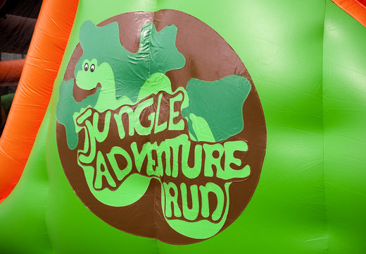 Jungle Run 17m hindernisparcours mit 7 spielelementen und bunten objekten für kinder. Kaufen sie aufblasbare hindernisparcours jetzt online bei JB-Hüpfburgen Deutschland