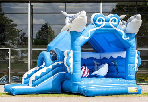 Kaufen sie bei JB-Hüpfburgen Deutschland eine aufblasbare multifun blaue hüpfburg mit dach in einem delphin-thema mit 3D-objekten an der spitze für kinder. Bestellen sie hüpfburgen online bei JB-Hüpfburgen Deutschland