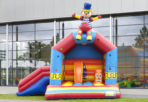 Bestellen sie überdachte multifun-hüpfburg mit rutsche im thema clown mit 3D-objekt oben für kleine und größere kinder. Kaufen sie aufblasbare hüpfburgen online bei JB-Hüpfburgen Deutschland