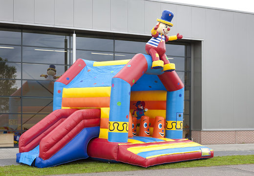 Kaufen sie bei JB-Hüpfburgen Deutschland eine aufblasbare multifun-hüpfburg für kinder mit einem clown-thema und einem markanten 3D-objekt obendrauf. Bestellen sie hüpfburgen online bei JB-Hüpfburgen Deutschland