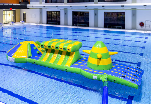 Bestellen sie Schwimmbad-erlebnisbahn grün/blau 10m mit herausfordernden hindernisobjekten und rundrutsche für groß und klein. Kaufen sie aufblasbare wasserattraktionen jetzt online bei JB-Hüpfburgen Deutschland
