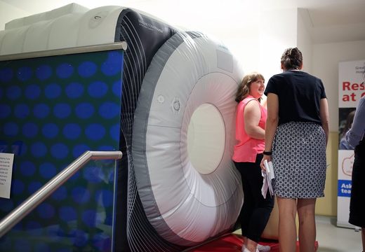 Bestellen sie die anpassung des siemens MRT-scanners. Kaufen sie 3D-hüpfburgen jetzt online bei JB-Hüpfburgen Deutschland