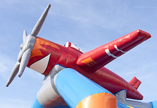 Bestellen sie eine standard-flugzeug-hüpfburg in auffälligen farben mit einem großen 3D-objekt für kinder obendrauf. Hüpfburgen online zum verkauf bei JB-Hüpfburgen Deutschland