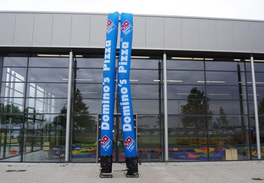 Bestellen sie maßgefertigte aufblasbare Domino's Pizza skytube bei JB-Hüpfburgen Deutschland; spezialist für aufblasbare werbeartikel wie aufblasbare schläuche