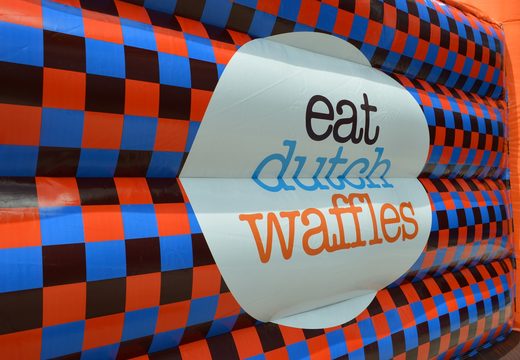 Kaufen sie maßgeschneiderte Dutch Waffles – eine aufblasbare hüpfburg sonderanfertigung mit rahmen als werbeartikel bei JB-Hüpfburgen Deutschland. Fordern sie jetzt ein kostenloses design für aufblasbare hüpfburg werbung in ihrer eigenen corporate identity an