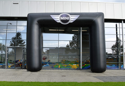 Bestellen sie einen maßgefertigten Mini Cooper Start & Finish aufblasbarer bogen für Sportveranstaltungen bei JB-Hüpfburgen Germany; Spezialist für aufblasbarer reklamebogen