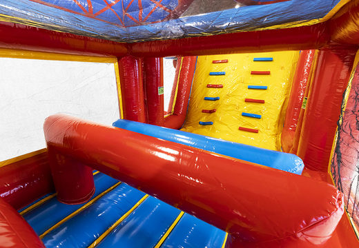 13,5 Meter langer hindernisparcours in themenachterbahn mit passenden 3D-objekten für kinder. Bestellen sie aufblasbare parcours jetzt online bei JB-Hüpfburgen Deutschland