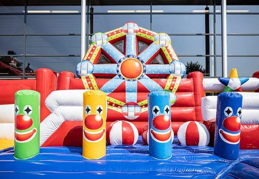 Zirkus-hüpfburg mit rutschen, hindernissen mit lustigen zirkusmotiven für kinder. Bestellen sie hüpfburgen online bei JB-Hüpfburgen Deutschland