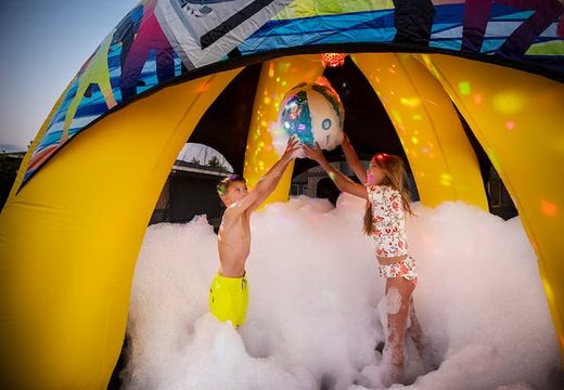 Opblaasbaar open bubble boarding springkussen met schuim kopen in thema disco dome l voor kinderen