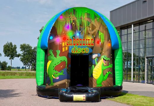 Jetzt im disco-multithema erhältliche 4,5-meter-hüpfburg im krokodil-design für kinder. Bestellen sie aufblasbare hüpfburgen bei JB-Hüpfburgen Deutschland