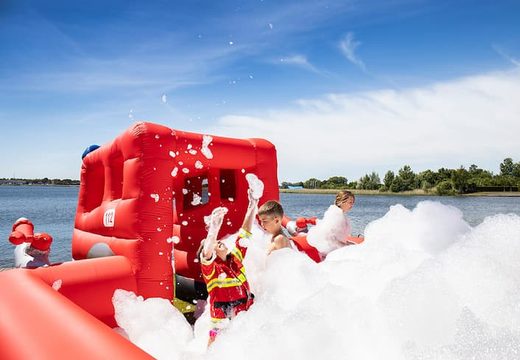 Opblaasbaar open bubble boarding park springkasteel met schuim kopen in thema brandweer voor kinderen