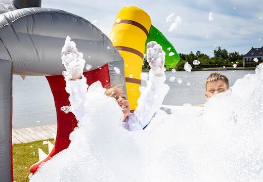 Opblaasbaar open bubble boarding park springkussen met schuim kopen in thema haai shark world voor kinderen