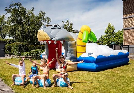 Opblaasbaar open bubble boarding park springkussen met schuim bestellen in thema haai shark world voor kinderen