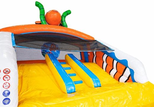 Hüpfburg mit wasserrutsche im seaworld-design mit einem 3D-Objekt von nemo oben drauf bei JB-Hüpfburgen Deutschland. Kaufen sie hüpfburgen jetzt online bei JB-Hüpfburgen Deutschland
