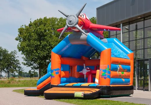 Kaufen sie eine multifunktionale hüpfburg im themenflugzeug mit einer auffälligen 3D-figur auf dem dach für kinder. Bestellen sie aufblasbare hüpfburgen online bei JB-Hüpfburgen Deutschland