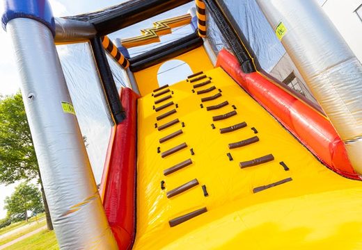 Bestellen Sie den Mega-Parcours High Voltage Adventure Run bei JB Inflatables
