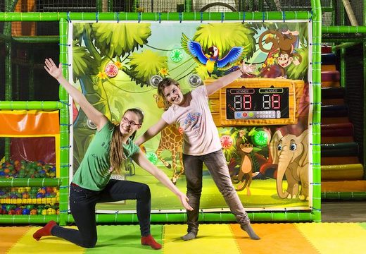 Kaufen Sie Playground Wall mit interaktiven Spots und Safari-Motiven für Kinder zum Spielen