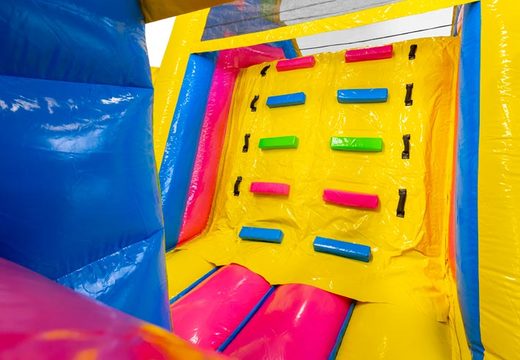 13 meter langer aufblasbarer Fröhliche Farben Parcours für Kinder. Kaufen sie aufblasbare hindernisparcours jetzt online bei JB-Hüpfburgen Deutschland