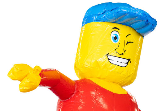 Bestellen Sie eine Rutsche auf einer Hüpfburg mit Lego-Thema in fröhlichen Farben