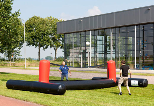 Spielen Sie Volleyball mit Ihren Füßen auf einem aufblasbaren Fußballfeld zum Verkauf bei JB Inflatables